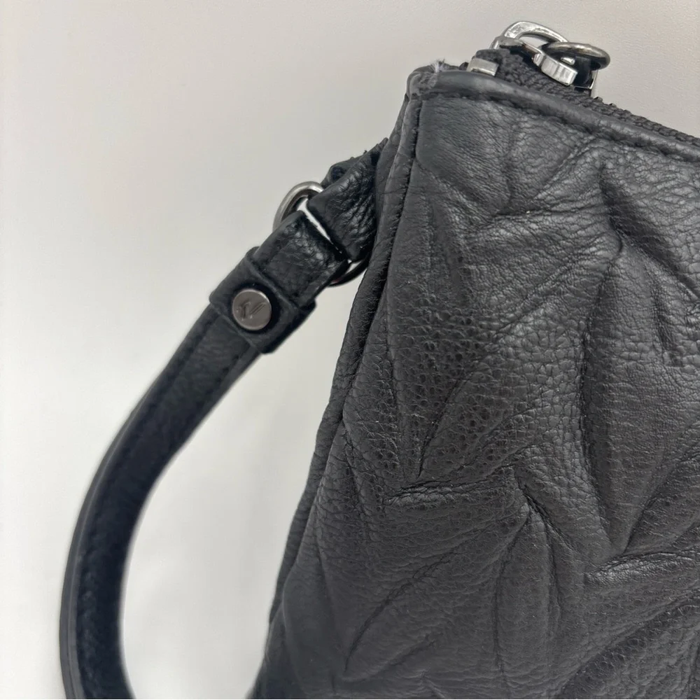 Simply Vera Vera Wang Black Textured‎ Wristlet